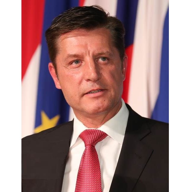 EBI GLOBAL TOP 100 Brand Corporations 2025: Technologie und KI treiben weltweites Markenwertwachstum – Luxus und Energie unter Druck