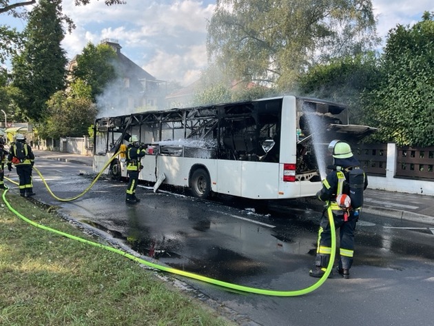 FW-BN: Erneut brennt ein Linienbus komplett aus - Keine verletzten Personen