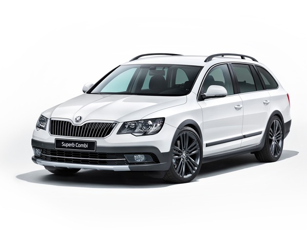 Neues Outdoor-Paket für SKODA Superb Combi (FOTO)