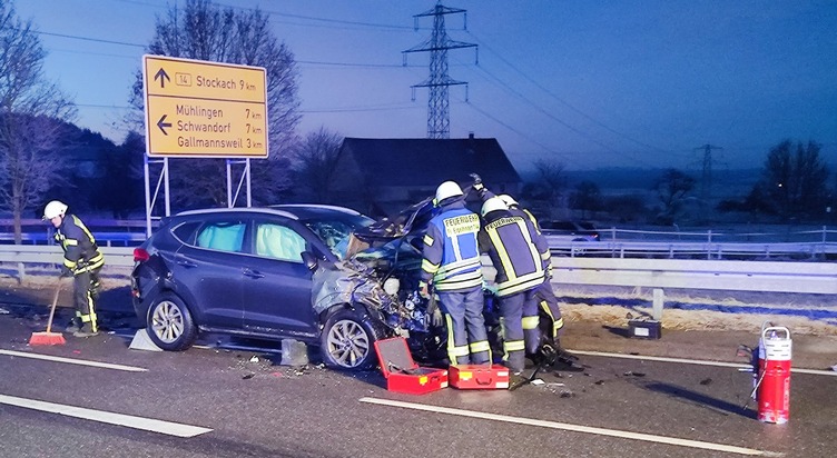 FW Eigeltingen: Einsatz der Feuerwehr Abteilung Eigeltingen wegen Verkehrsunfall auf der B14