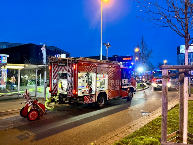 FW-E: Rauchentwicklung in U-Bahnhaltestelle Berliner Platz - Zwei Mitarbeiter verletzt