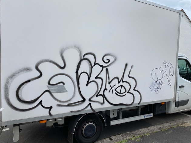 POL-PDNW: Fahrzeug mit Graffiti besprüht - Zeugen gesucht