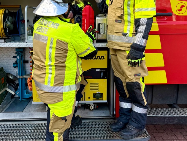 FW Hünxe: Zusätzliche Schutzkleidung für die Feuerwehr Hünxe
