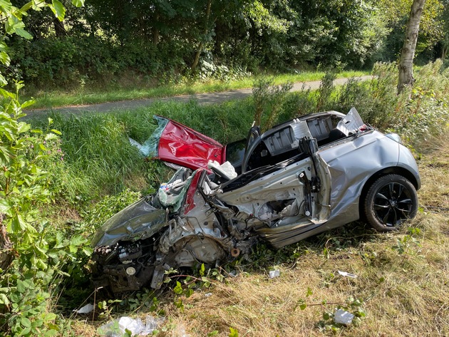 FW-LK Leer: Dutzende &quot;Gaffer&quot; nach schwerem Verkehrsunfall