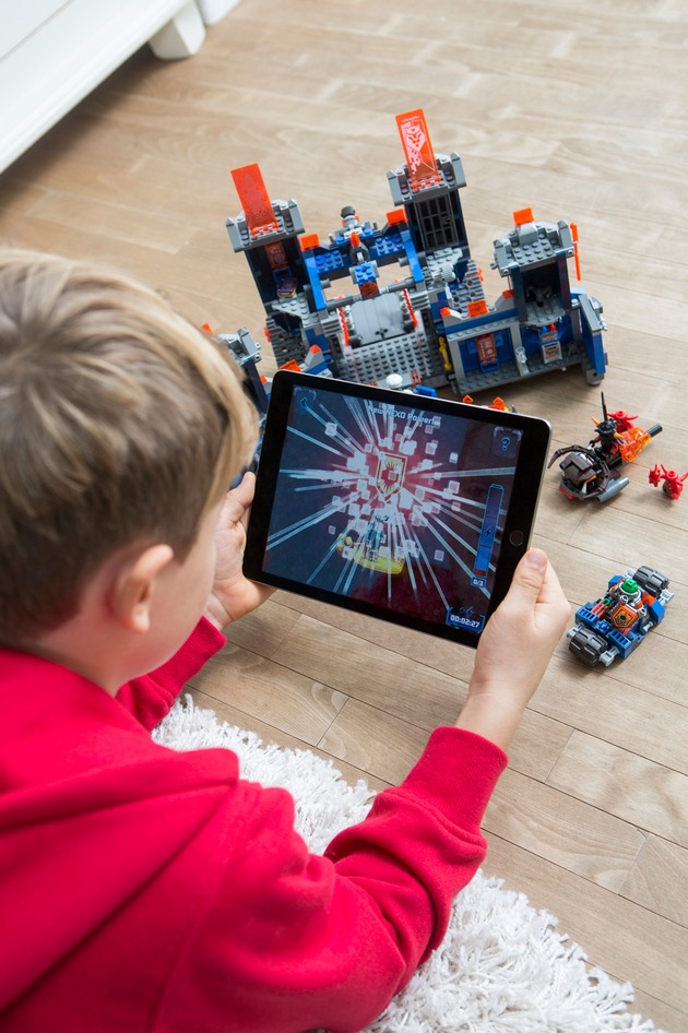 Nach erfolgreichem Geschäftsjahr setzt die LEGO GmbH 2016 auf vielseitigen Bauspaß mit neuen digitalen Spielerlebnissen