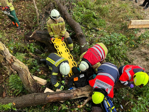 FW-OLL: 120 Einsatzkräfte im Einsatz - 59 Menschen gerettet bei gemeinsamem Übungstag von Feuerwehr und Rettungsdienst