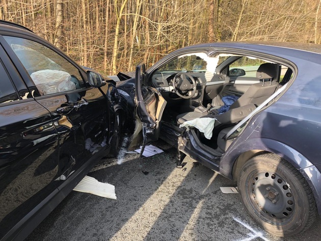 FW-EN: Schwerer Verkehrsunfall auf dem Zubringer zur A46