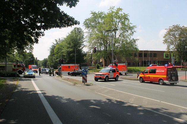 FW-WRN: Sechs Verletzte nach Verkehrsunfall