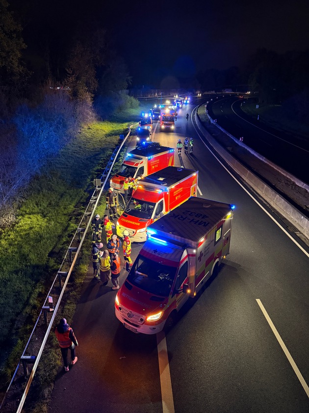 FW-MH: Schwerer Verkehrsunfall auf der A40 - Drohne im Einsatz