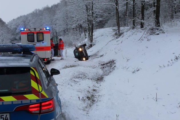 POL-PDTR: Verkehrsunfall durch starken Schneefall - leichtverletzte Person