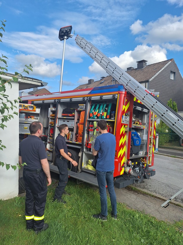 FW-EN: Feuerwehr geht auf Bevölkerung zu