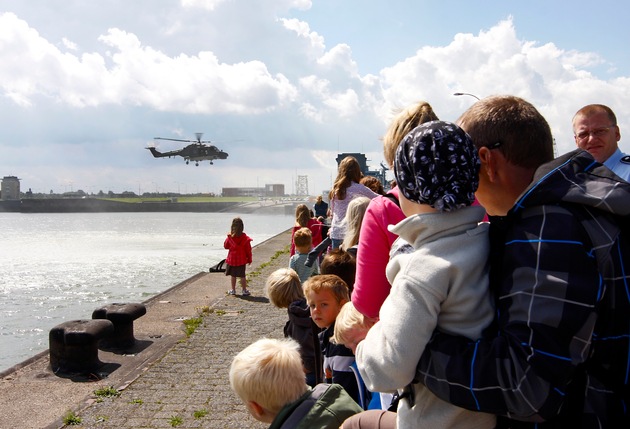 Tage der offenen Tür im Marinestützpunkt Wilhelmshaven - Jeden Mittwoch Marine zum Anfassen (BILD)