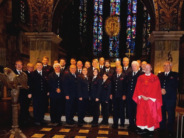 FW Tönisvorst: Musikzug der Freiwilligen Feuerwehr Tönisvorst begleitet Messe im Aachener Dom