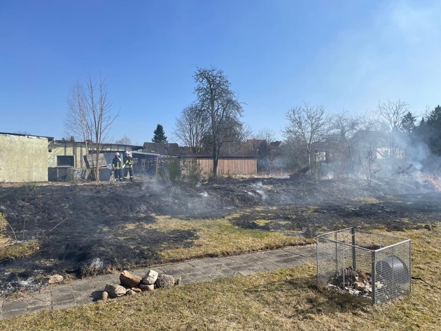 FW Südheide: Unerlaubtes verbrennen von Müll löst Flächenbrand in Unterlüß aus