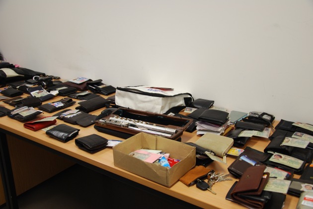 POL-GOE: (755/2010) Mehr als 80 Geldbörsen bei Aufräumarbeiten entdeckt - Mutmaßlicher Taschendieb von Polizei festgenommen