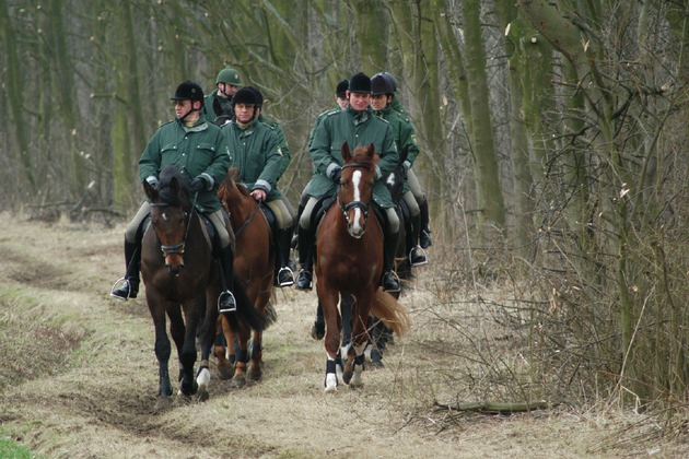 POL-D: Landesreiterstaffel Düsseldorf - Reiter(innen) und Pferde trainieren für den Ernstfall - Einladung zum Presse-/Fototermin