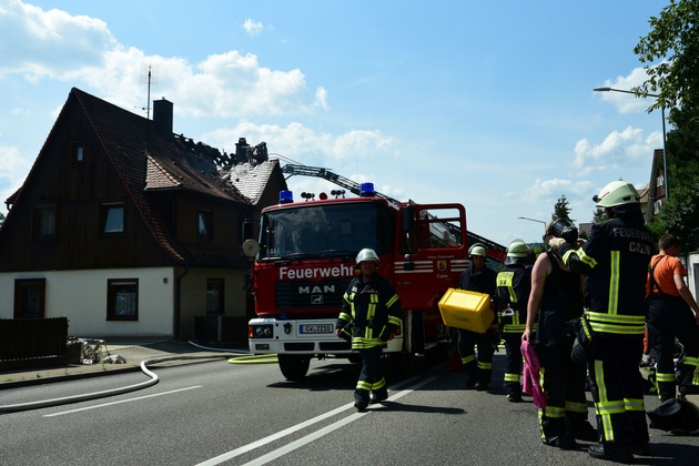 KFV-CW: Offener Dachstuhlbrand in der Stuttgarter Straße in Calw