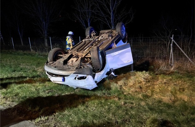 FW-SE: Auto überschlägt sich auf A7 bei Großenaspe