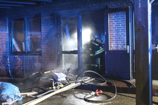 FW-ROW: Brand in Nartumer Tischlerei - Schlimmeres kann verhindert werden