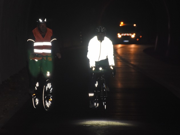 POL-ME: Fahrrad-Lichttest-Aktion: Polizei überprüfte rund 2.300 Fahrräder - Kreis Mettmann - 2201015