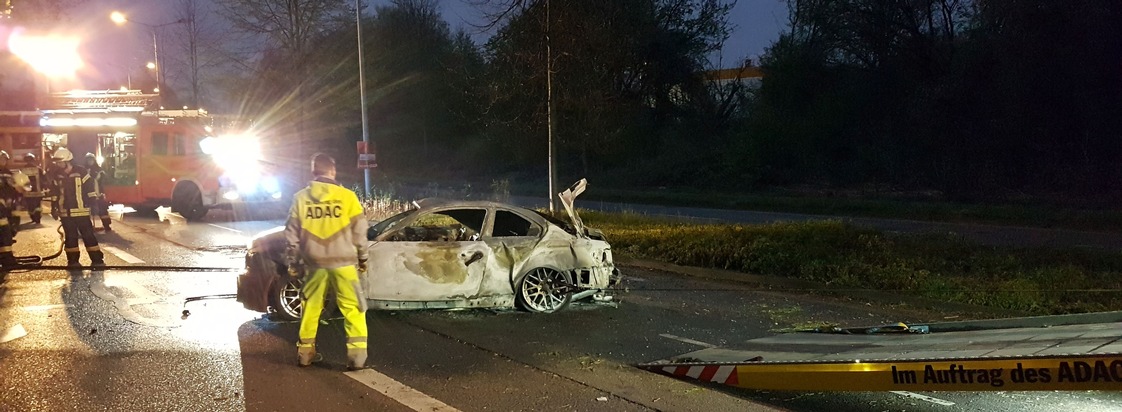 FW-MH: PKW nach Verkehrsunfall in Vollbrand #fwmh