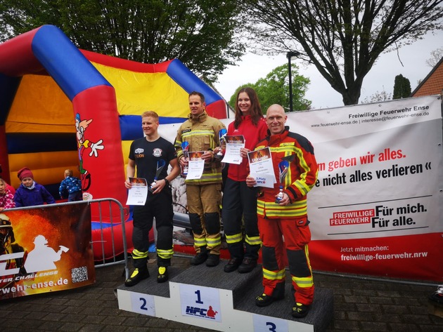FW-WRN: Feuerwehrleute geben alles ... auch in Ihrer sportlichen Freizeit! Die Freiwillige Feuerwehr Werne stellte die schnellste Frau des Tages bei der Höinger Firefighter Challenge