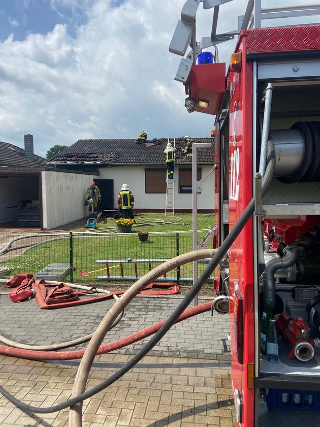 FW-SE: Feuer im Dachstuhl eines Einfamilienhauses