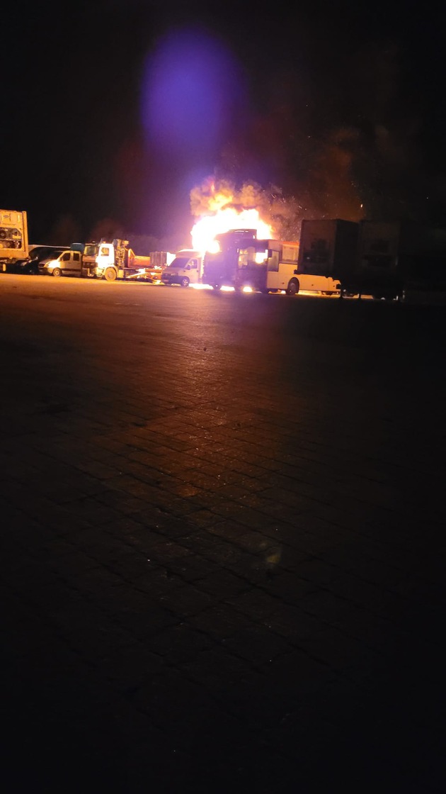 FW-ROW: Brennt Wohnmobil auf Werkstattgelände in Westeresch