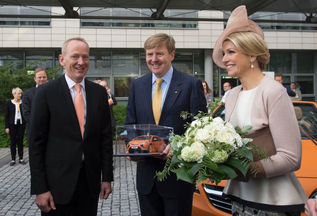 Niederländisches Königspaar begeistert von Opel-Entwicklungen (BILD)