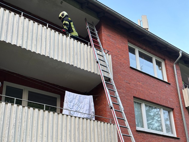 FW-AUR: Rauchmelder-Alarm an Mehrfamilienhaus