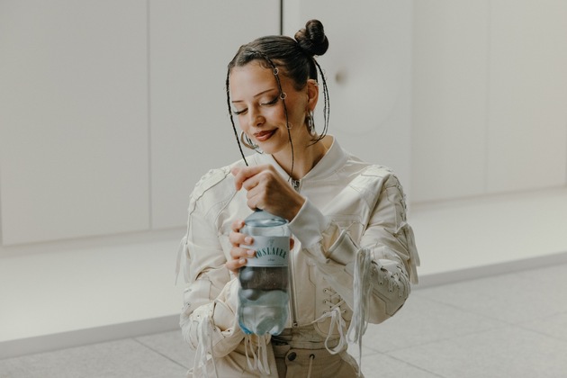 Vöslauer x Nina Chuba: Start der „Bleib durstig“ Kampagne