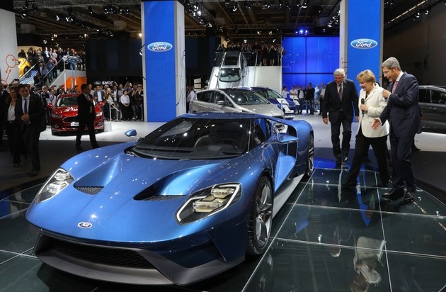 Ford-Werke GmbH: Bundeskanzlerin Angela Merkel besucht Ford auf der IAA (FOTO)