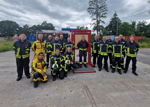 FW-KLE: Freiwillige Feuerwehr Bedburg-Hau - Seminar für Zugangstechniken in Mönchengladbach erfolgreich durchgeführt