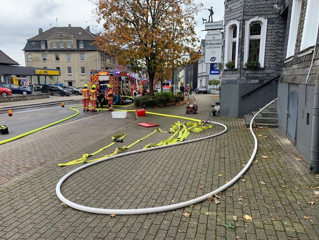 FW-Velbert: Weiterhin hohes Einsatzaufkommen - Brand einer Spülmaschine sorgt für größeren Feuerwehreinsatz
