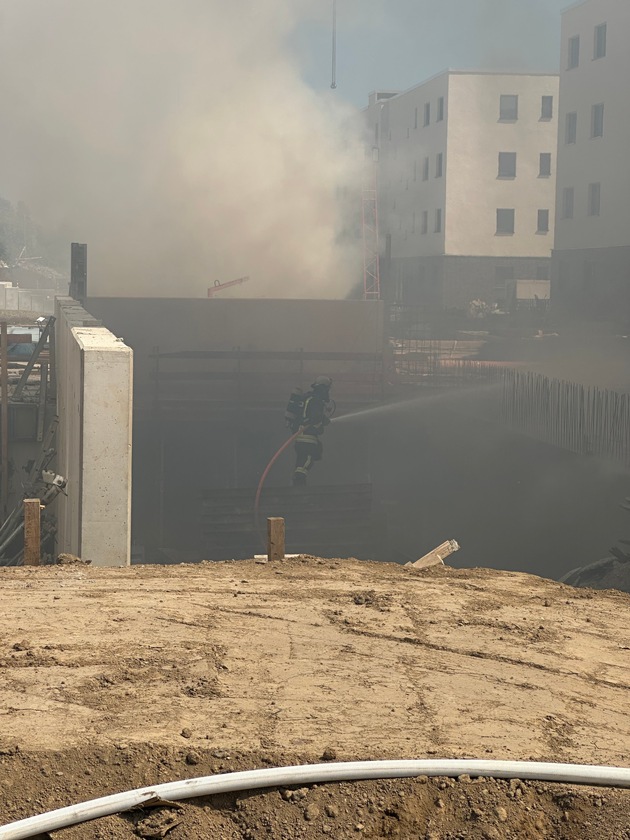 FW-DO: Feuer auf einer Tiefgaragenbaustelle - starke Rauchbelästigung in der östlichen Innenstadt