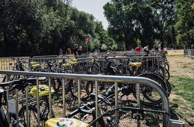 linexo by WERTGARANTIE: Mit dem Rad zu den Roten: Linexo und Hannover 96 st&auml;rken aktive Fan-Mobilit&auml;t