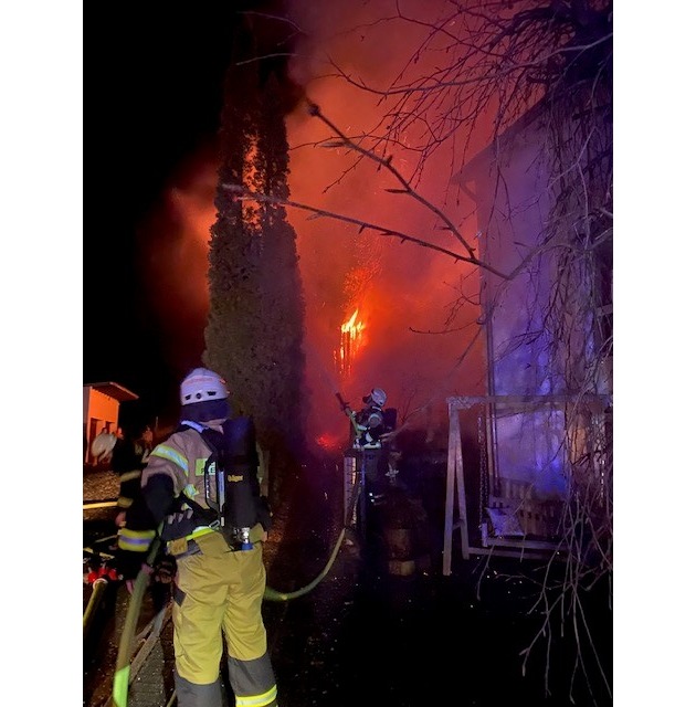 FW-PL: Turbulente Silvesternacht für die Feuerwehr