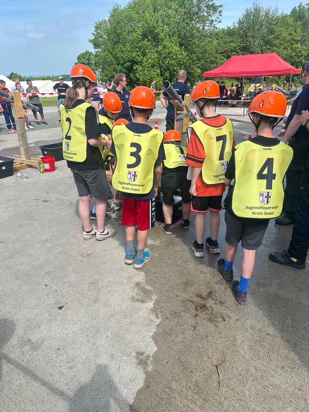 FW-EN: Wetter - Pfingstzeltlager der Jugendfeuerwehr im Kreis Soest - vier Tage voller Gemeinschaft, Spaß und Action