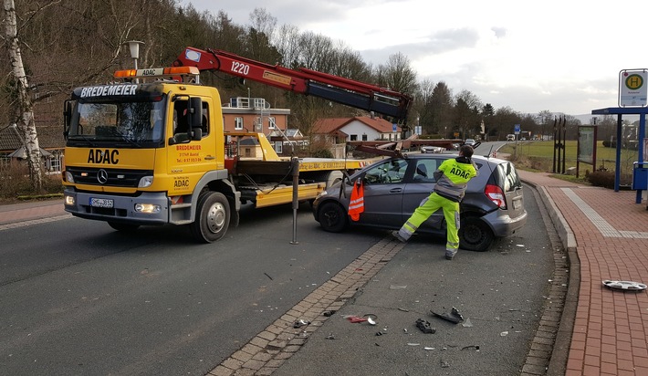 POL-HM: Zwei Verletzte nach Kollision in Rohdental