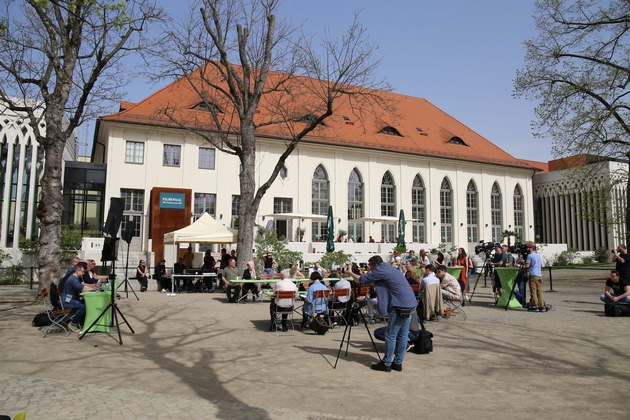 Stadion der Träume: Vier Wochen Programm im Konzertgarten des Zoo Leipzig