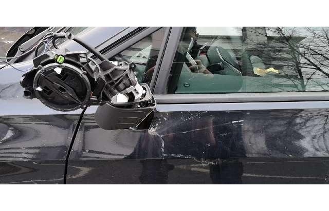 POL-WOB: Fahrzeuge gerammt - Fahrzeugführerin flüchtet
