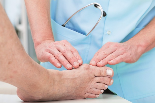 PM / / Infotreff Rotkreuzklinik: Probleme mit Fuß und Zehen – Wie kann der Orthopäde helfen?