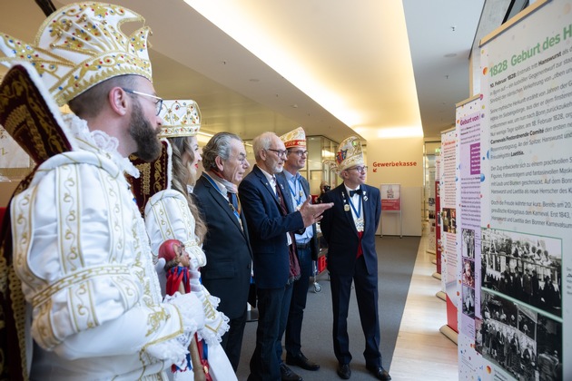 Bonner Prinzenpaar besucht Karnevalsausstellung der Sparkasse K&ouml;lnBonn