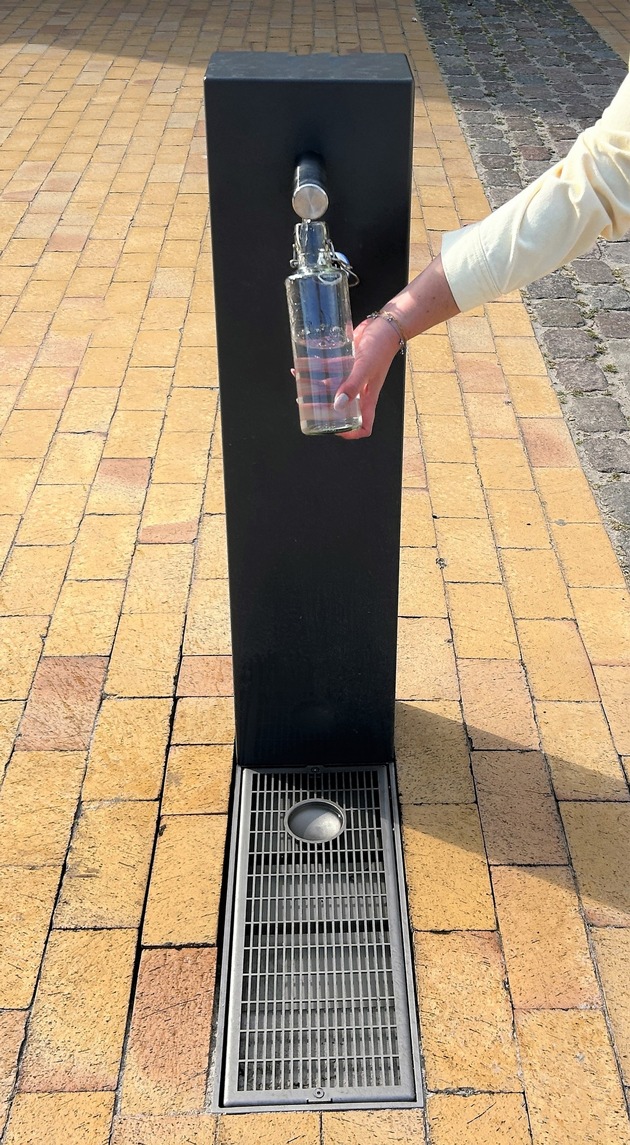 Der Tourismus-Service Fehmarn installiert einen öffentlichen Trinkbrunnen am Südstrand