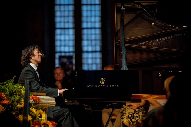 Klaviervirtuose Hayato Sumino erhält den Olivier Berggruen Prize 2026