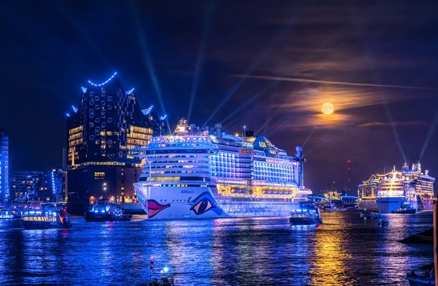 Hamburg Cruise Days: Die Große Hamburg Cruise Days Parade: Spektakuläres Highlight auf der Elbe am zweiten Tag des Events