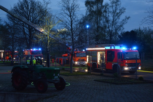 FW-MH: Dachstuhlbrand. Vollalarm für die Feuerwehr.