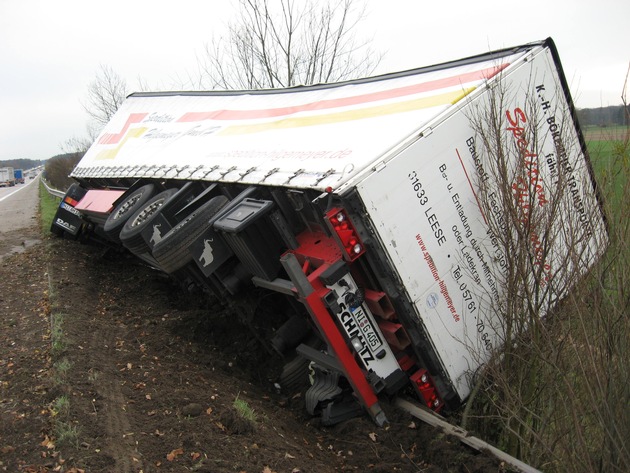 POL-WL: Verkehrsunfall mit Sattelzug