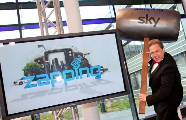 Sky Deutschland: TV-Kultformat erobert Internet: Neue "Zapping"-Folgen ab sofort auch auf sky.de, Facebook und YouTube (mit Bild)