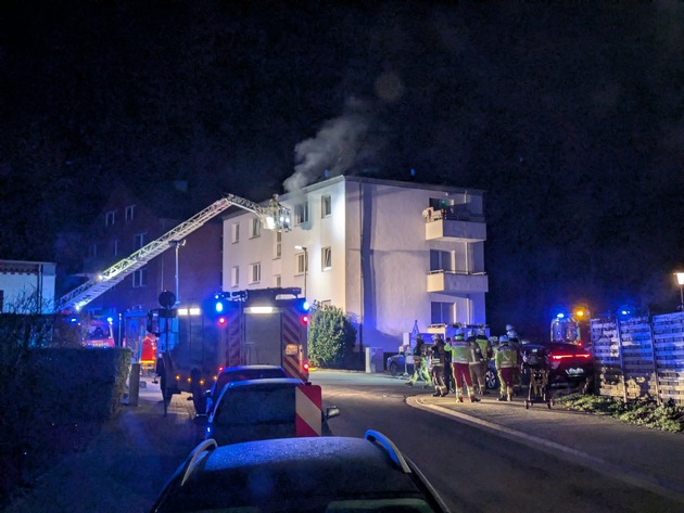 FW-KLE: Wohnungsbrand in einem Mehrfamilienhaus an der Waldstraße